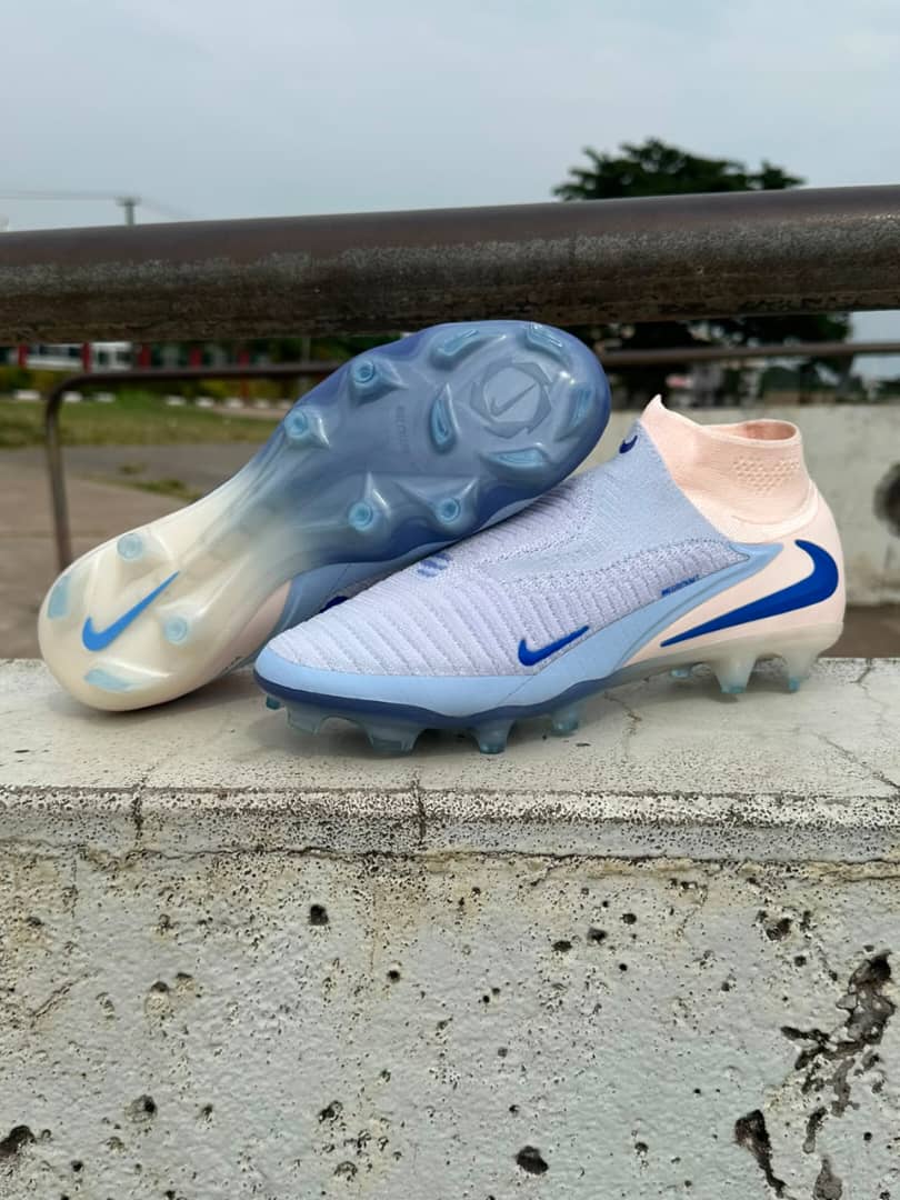 Nike Football Boots — White / Blue — owner-uploaded photo