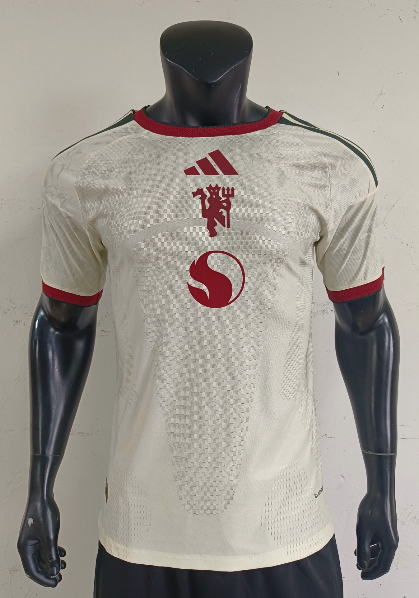Manchester United Jersey — White / Burgundy — owner-uploaded photo